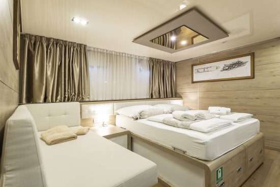 MS Lastavica double cabin with third bed option (on sofa)