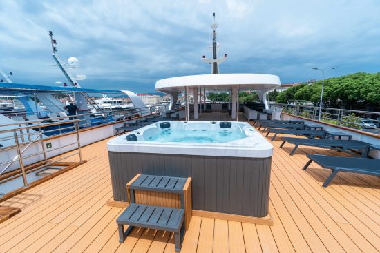 The jacuzzi on onboard MS Adriatic Sky